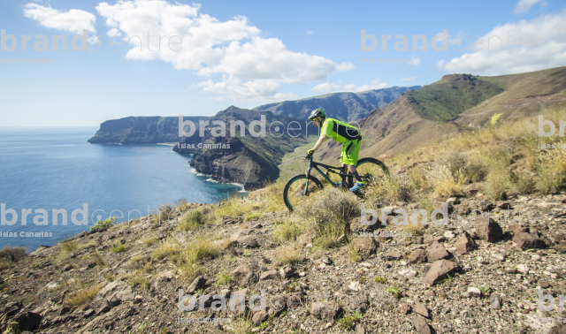 Jordi Bagó en mountainbike por La Gomera