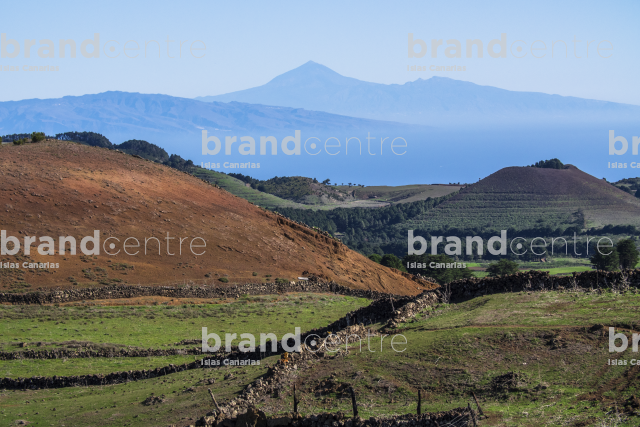Meadows of the Nisdafe Plateau with La Gomera and Tenerife in the background