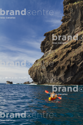 Kayak excursion through Los Gigantes