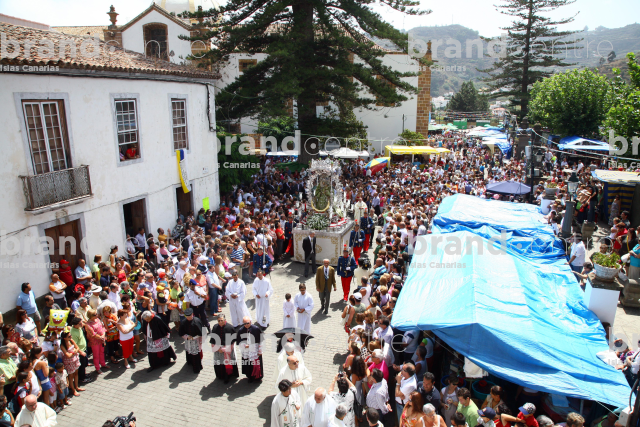 Pilgrimage of the offering to the Virgen del Pino