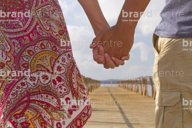 Holding hands by Arrieta
