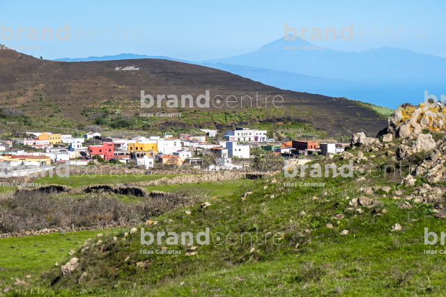 Pueblo de San Andrés con La Gomera y Tenerife de fondo