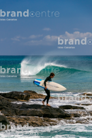 Surfero en el sur de Fuerteventura